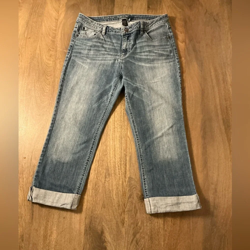 Bling cuffed cropped jeans